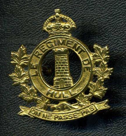 WW2 LE REGIMENT DE HULL Cap Badge