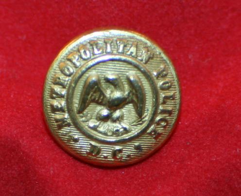 Metropolitan Police DC Uniform Button - Old Obsolete style / design ...