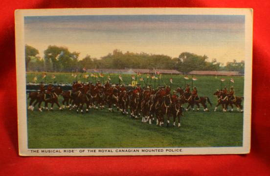 RCMP Royal Canadian Mounted Police, Red Serge, MUSICAL RIDE. 1940-50's Postcard