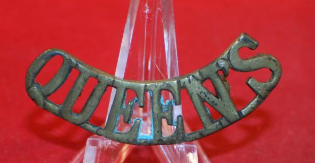 British Army: Queens Regiment Shoulder Title Badge QUEENS